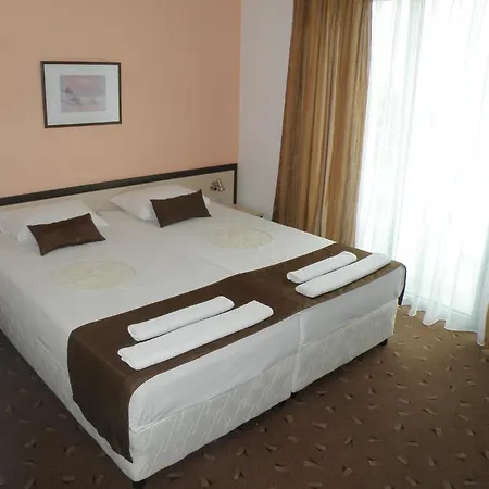 Otel Makao Family 2*